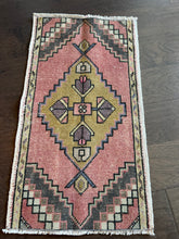 Load image into Gallery viewer, Vintage Turkish Peach Ruggie Rug