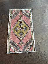 Load image into Gallery viewer, Vintage Turkish Peach Ruggie Rug