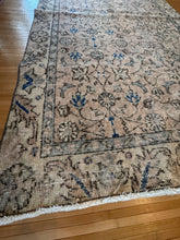 Load image into Gallery viewer, Vintage Turkish Blush and Ivory Accent Rug