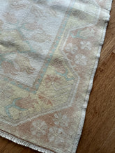 Load image into Gallery viewer, Vintage Turkish Neutral Yellow and Rust Accent Rug