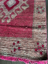 Load image into Gallery viewer, Vintage Pink and White Herki Turkish Rug Runner