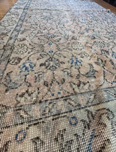Load image into Gallery viewer, Vintage Turkish Blush and Ivory Accent Rug