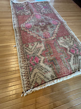 Load image into Gallery viewer, Vintage Turkish Mauve and Pink Ruggie Rug