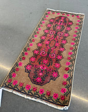Load image into Gallery viewer, Vintage Tan and Pink Turkish Ruggie Rug