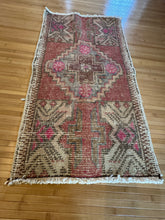 Load image into Gallery viewer, Vintage Turkish Mauve and Pink Ruggie Rug