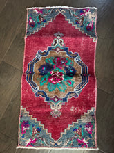 Load image into Gallery viewer, Vintage Turkish Floral Center Ruggie