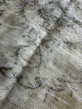 Load image into Gallery viewer, Vintage Turkish Neutral Runner Rug