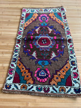 Load image into Gallery viewer, Vintage Turkish Bright Color Ruggie Rug