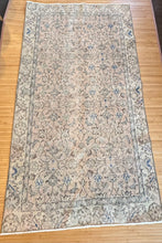 Load image into Gallery viewer, Vintage Turkish Blush and Ivory Accent Rug