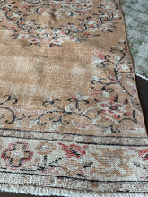 Load image into Gallery viewer, Vintage Turkish Peach with Brick Runner Rug