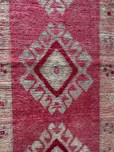 Load image into Gallery viewer, Vintage Pink and White Herki Turkish Rug Runner