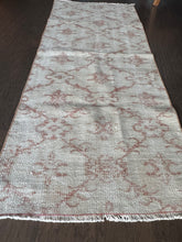 Load image into Gallery viewer, Vintage Turkish Ecru and Salmon Accent Rug