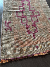 Load image into Gallery viewer, Vintage Magenta Herki Turkish Runner Rug