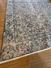 Load image into Gallery viewer, Vintage Turkish Blush and Ivory Accent Rug