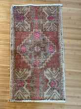 Load image into Gallery viewer, Vintage Turkish Mauve and Pink Ruggie Rug