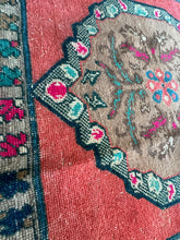 Load image into Gallery viewer, Vintage Turkish Pink Ang Green Square Ruggie Rug