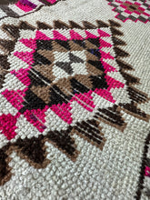 Load image into Gallery viewer, Vintage Turkish Herki Runner Rug