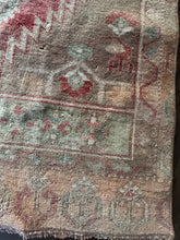 Load image into Gallery viewer, Vintage Turkish Tan and Brick Accent Rug