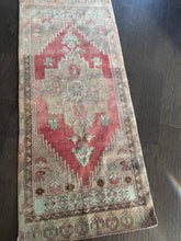 Load image into Gallery viewer, Vintage Turkish Tan and Brick Accent Rug