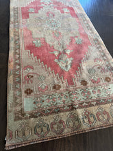 Load image into Gallery viewer, Vintage Turkish Tan and Brick Accent Rug