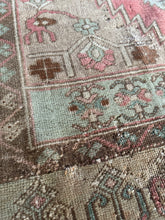 Load image into Gallery viewer, Vintage Turkish Tan and Brick Accent Rug