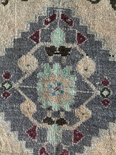 Load image into Gallery viewer, Vintage Turkish Ecru and Gray Rug
