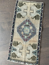 Load image into Gallery viewer, Vintage Turkish Ecru and Gray Rug