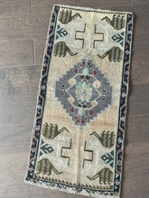 Load image into Gallery viewer, Vintage Turkish Ecru and Gray Rug