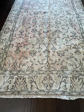 Load image into Gallery viewer, Vintage Turkish Ivory and Peach Faded Accent Rug
